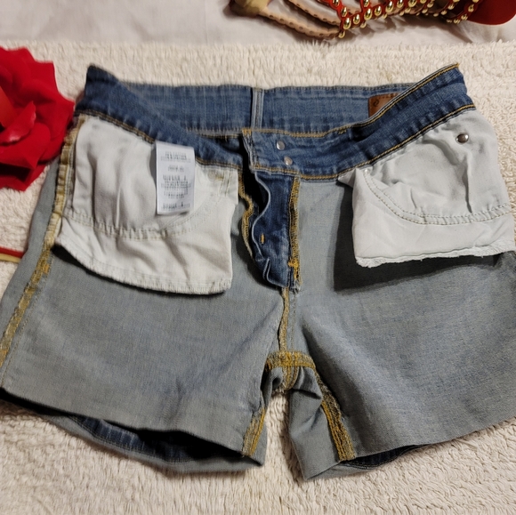 LEVIS DENIZEN Size 6 Denim Stretch Cut off fold cuff Shorts - Picture 7 of 9